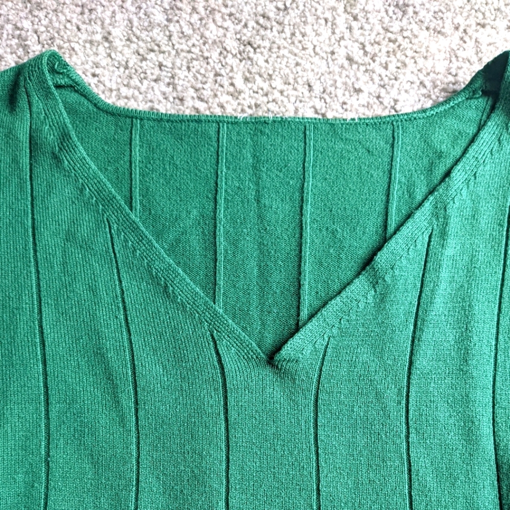 (2/$25) Long sleeve green sweater top v-neck XL - Picture 8 of 12